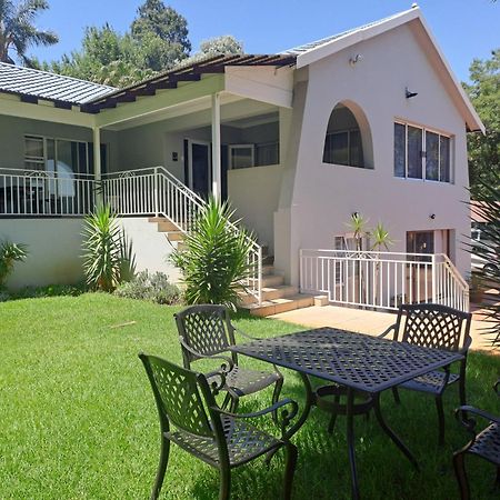 8 On Acacia Guesthouse Bedfordview Exteriér fotografie