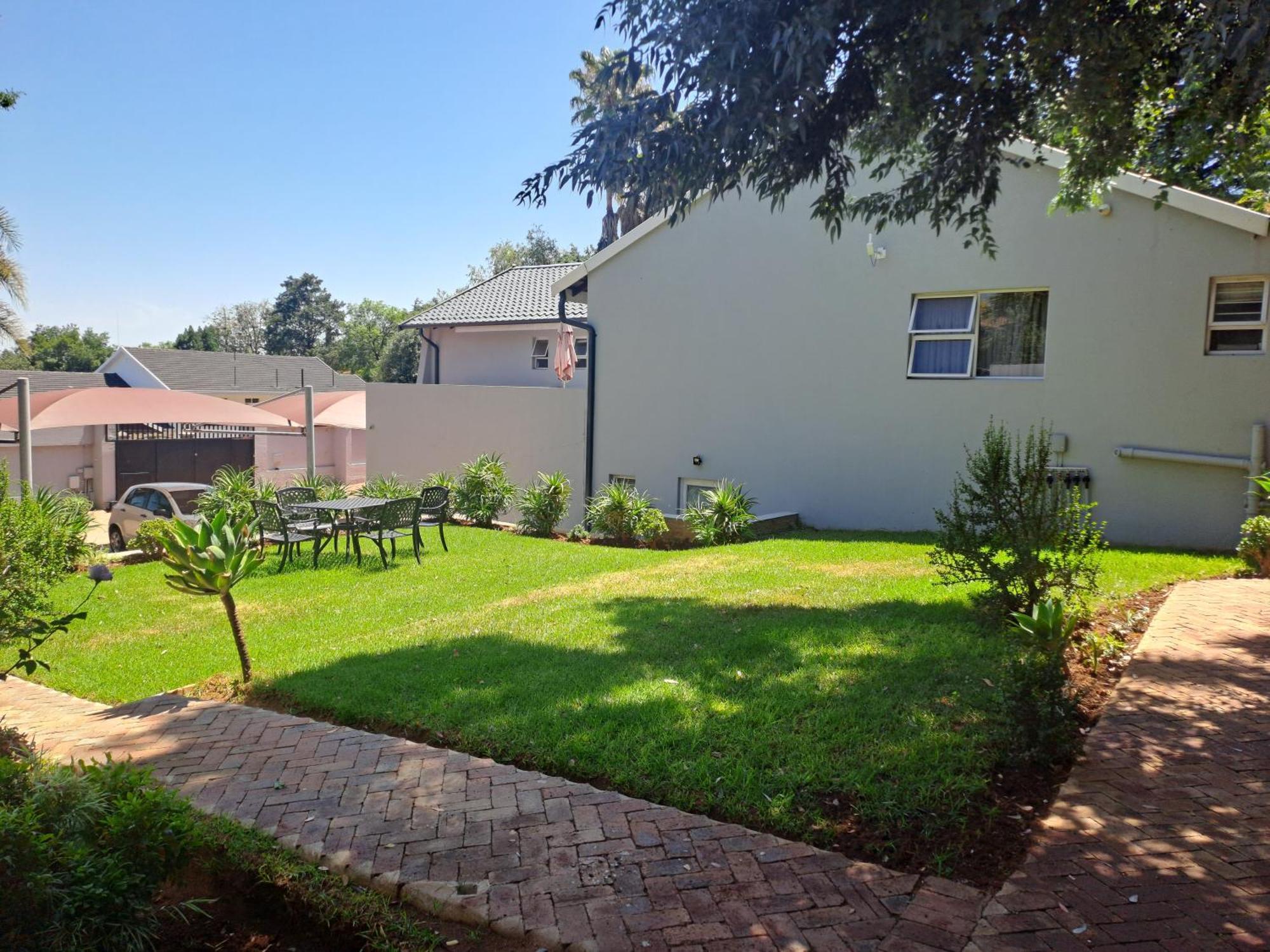 8 On Acacia Guesthouse Bedfordview Exteriér fotografie