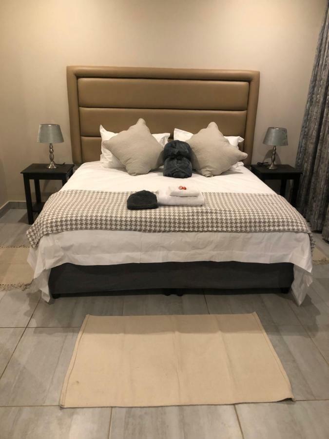 8 On Acacia Guesthouse Bedfordview Exteriér fotografie