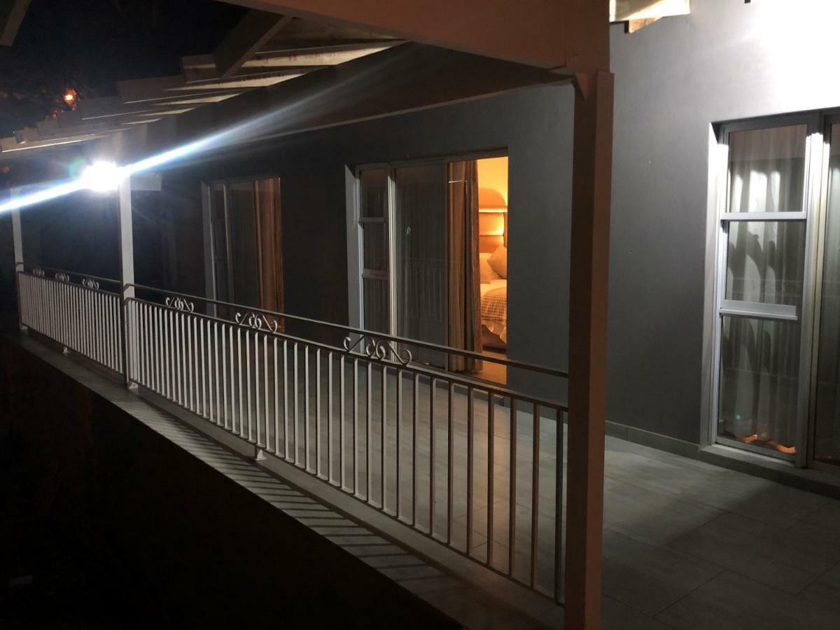 8 On Acacia Guesthouse Bedfordview Exteriér fotografie